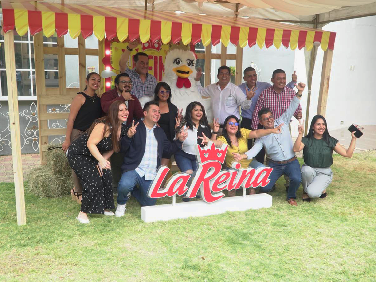 Un toque de sabor y emoción: La Reina, caldo de gallina en polvo se lanza al mercado